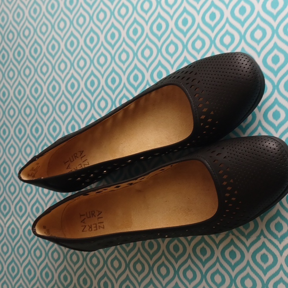 Black wedges Naturalizer Lazer cut faux leather excellent 11